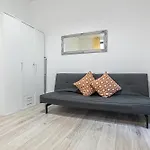 Bright 1Br Apt, Prime Vienna Location & Wifi