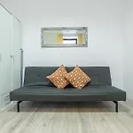 Bright 1Br Apt, Prime Vienna Location & Wifi