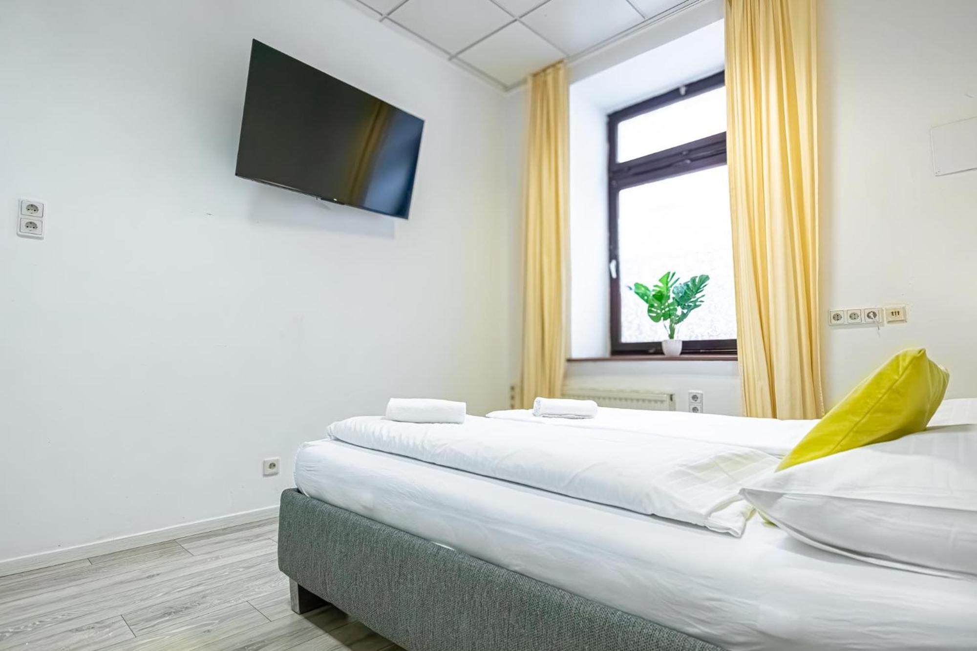 Apartment Bright 1br Apt, Prime Location & Wifi *