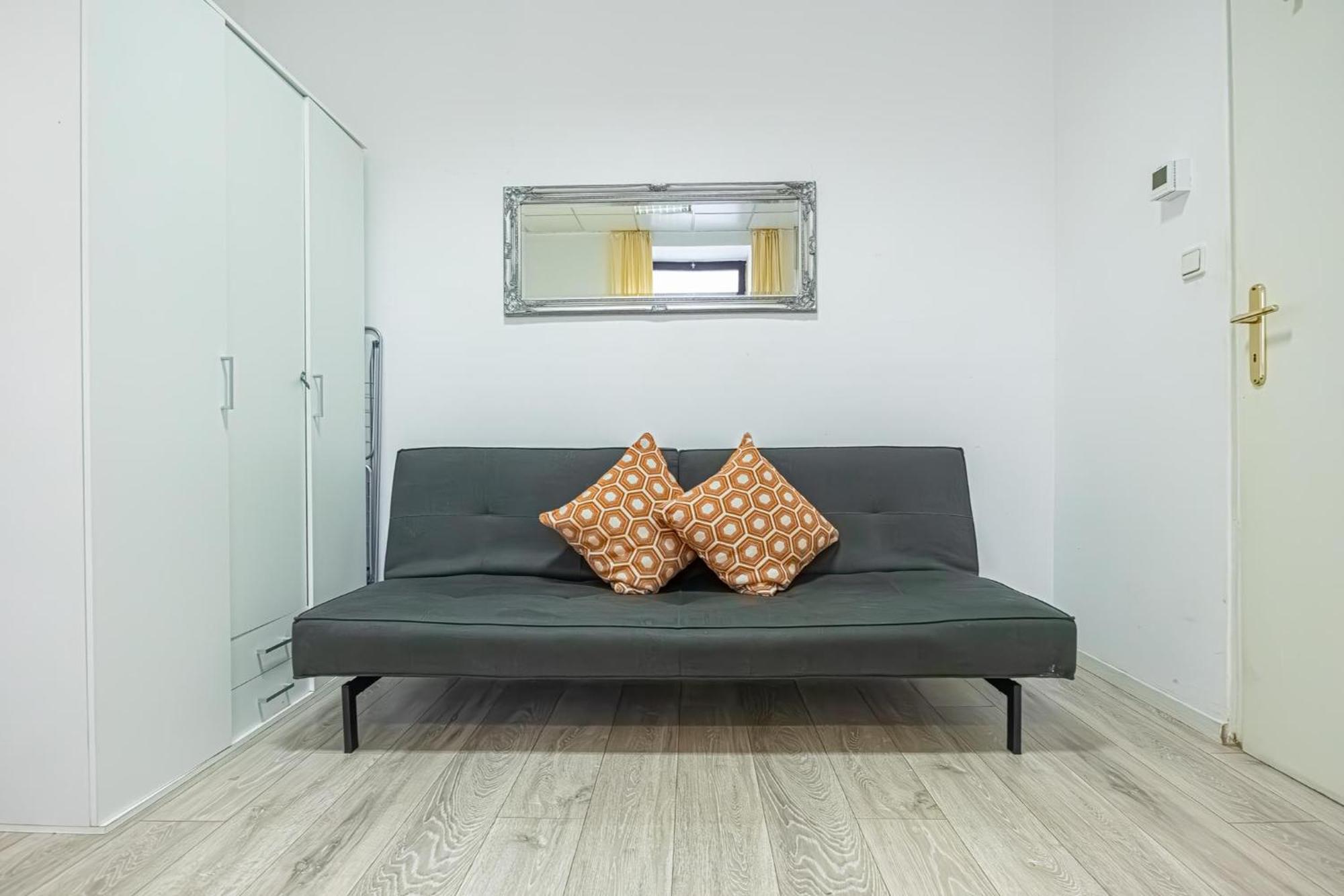 Bright 1br Apt, Prime Location & Wifi Apartment *